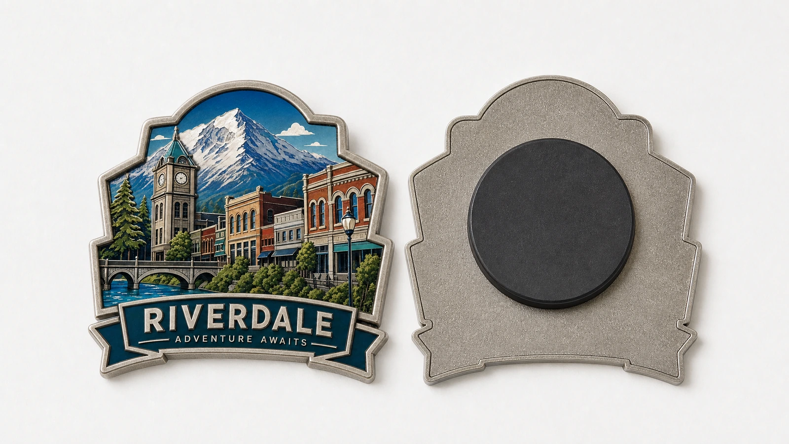 Hatıra mıknatısının ön ve arka yüzü Örnek Riverdale mıknatısının ön yüzü; metal renkli arka yüzü ve yanında yuvarlak siyah bir mıknatıs