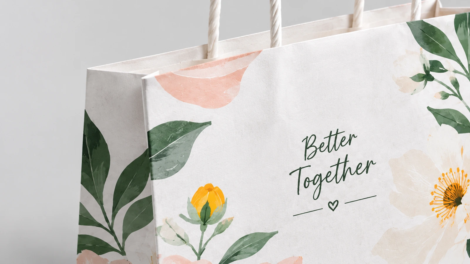 Baskılı kağıt ve bükümlü saplar Çiçek baskısı, Better Together yazısı ve bükümlü kağıt saplara yakından çekim